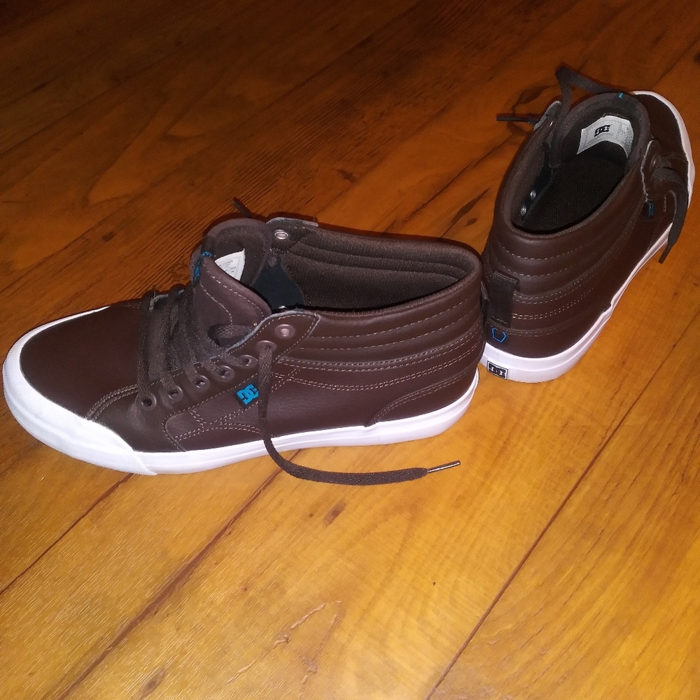 Shoes - Picture 4 of 9
